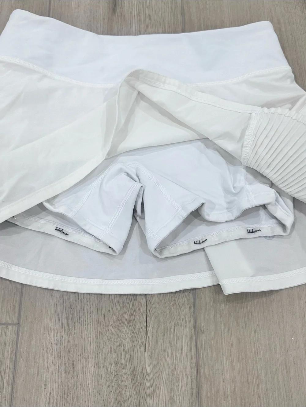 Lululemon play off the pleats skirt white size 4